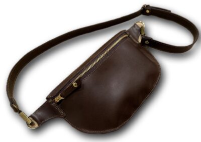 Handgefertigte Leder-Bauchtasche in Dunkelbraun – schlicht, elegant und langlebig, aus pflanzlich gegerbtem Rindsleder von HenrietteClaire.