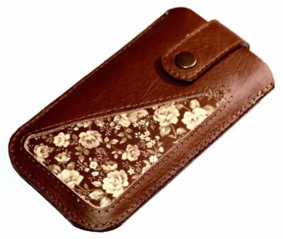 Smartphonetasche Rosen – mittelbraunes Büffelleder und Quilt-Gate Champagner