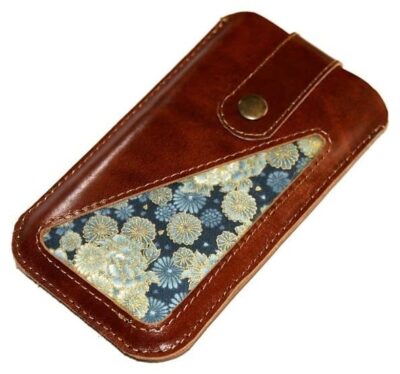Handytasche Leder rotbraun mit zartem japanischem Blumenstoff