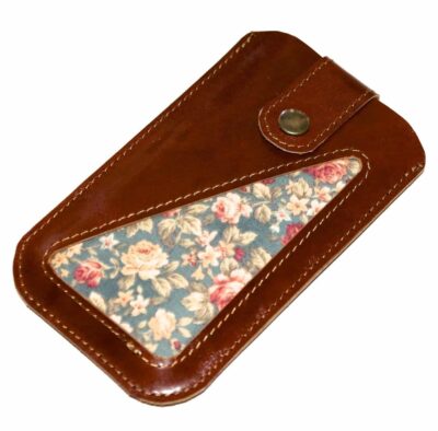 Smartphonetasche Rosen – rotbraunes Leder und Quilt-Gate Stoff türkis