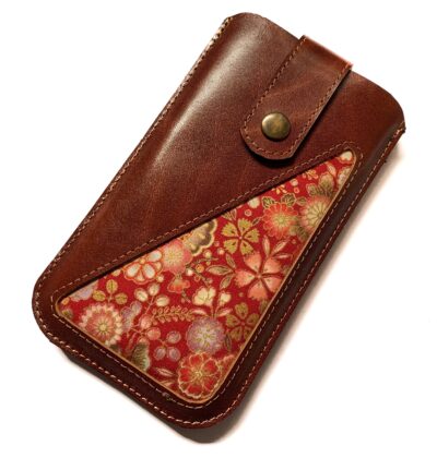 Handytasche Leder rotbraun mit japanischem Stoff goldene Blumen auf rot